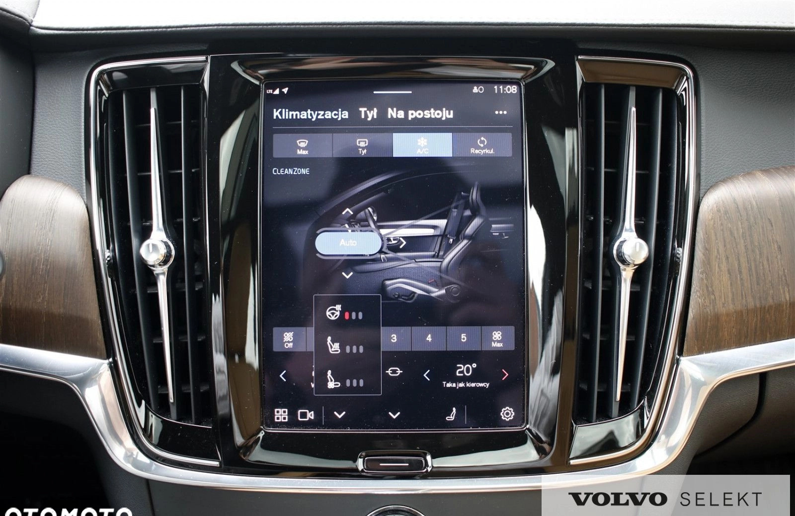 Volvo V90 Cross Country cena 325000 przebieg: 14000, rok produkcji 2023 z Tychy małe 704